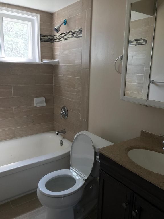 Bathroom - 23334 Deziel St