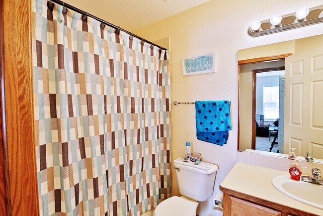 Foto del edificio - 3 Bedroom, 2 Bath Ranch Home with 2 Car Attached Garage in Loveland, CO