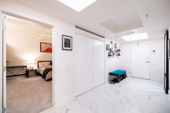 Foto del edificio - 165 N Canal St