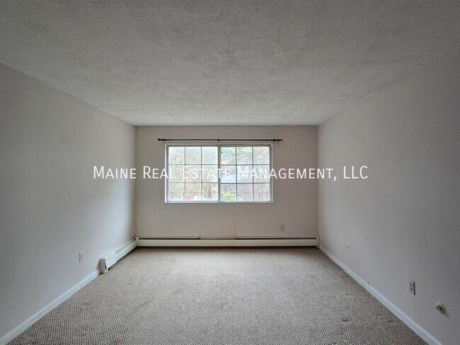 Building Photo - 10 Tall Pines Dr