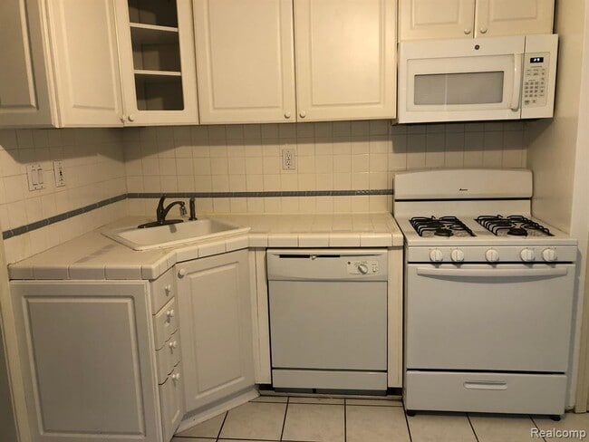 Building Photo - 16811 Beech Daly