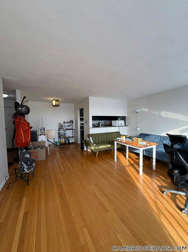 Building Photo - 1643 Cambridge St