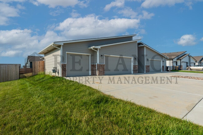 Building Photo - 5281 N Toben Ct