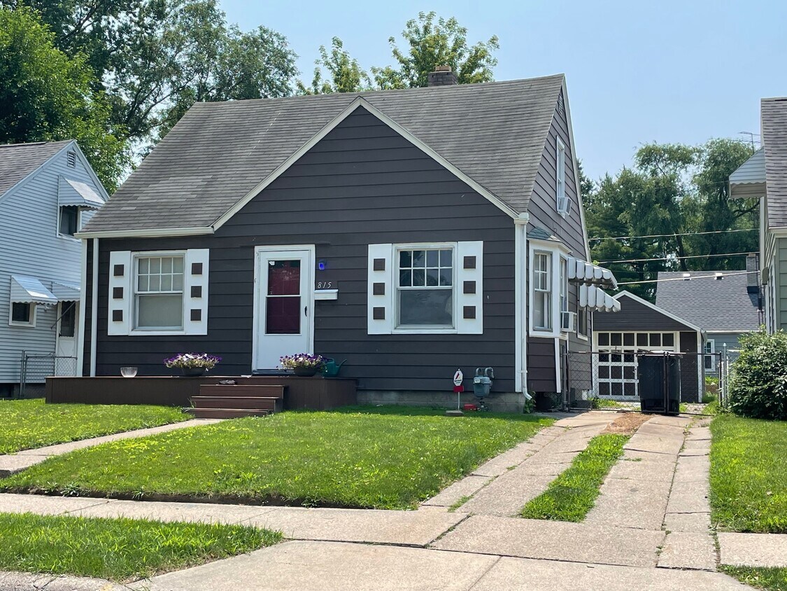 Primary Photo - 815 W Gramercy Ave
