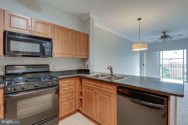 Building Photo - 12958 Centre Park Cir