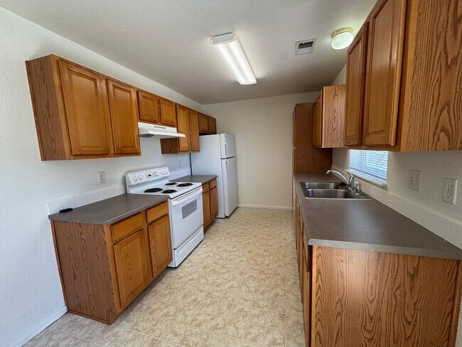 Foto del edificio - Rent Reduced! 3 Bedrooms, 2.5 Baths & a Layout Designed for Living