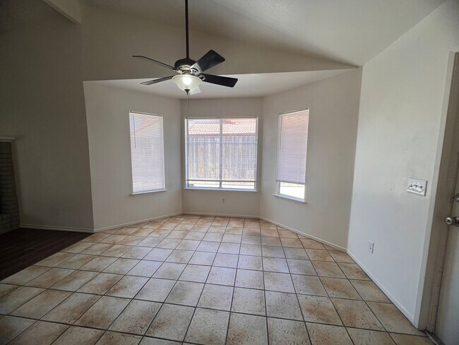 Foto del edificio - 439 HILLSDALE COURT  4 BEDROOM 2 BATHROOM ...
