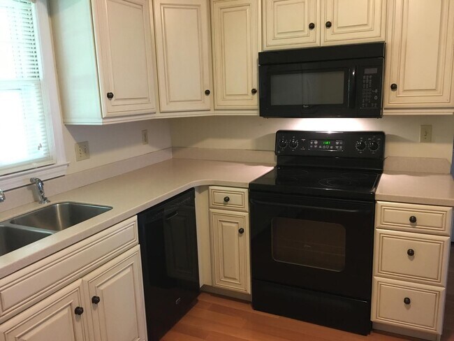 Building Photo - 101 Boyd Drive, 1C-Flat Rock condo-Quiet &...