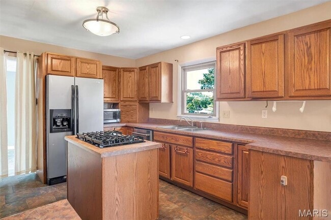 Foto del edificio - 305 E 3rd St