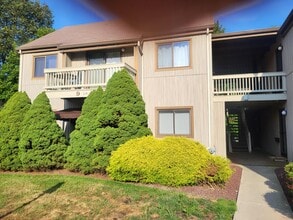 Building Photo - 128 Sycamore Dr