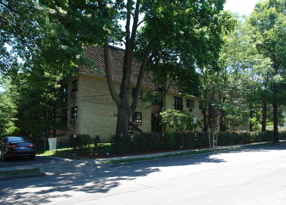Foto del edificio - 24 Carhart Ave