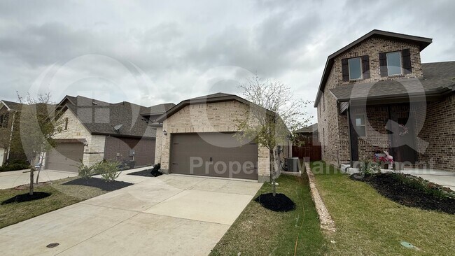 Building Photo - 3112 Yellow Pne Dr
