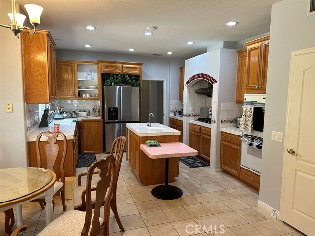 Building Photo - 2351 Ridgeview Ave