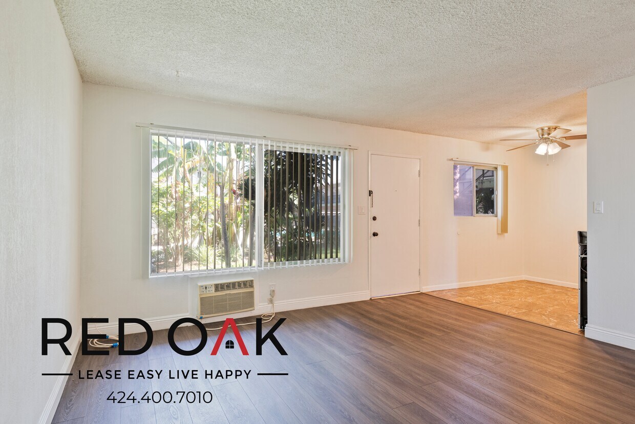 Primary Photo - 6 Weeks Free, Look & Lease Special! Bright...
