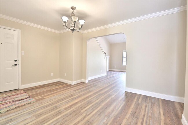 Building Photo - 3880 Williamsburg Cir