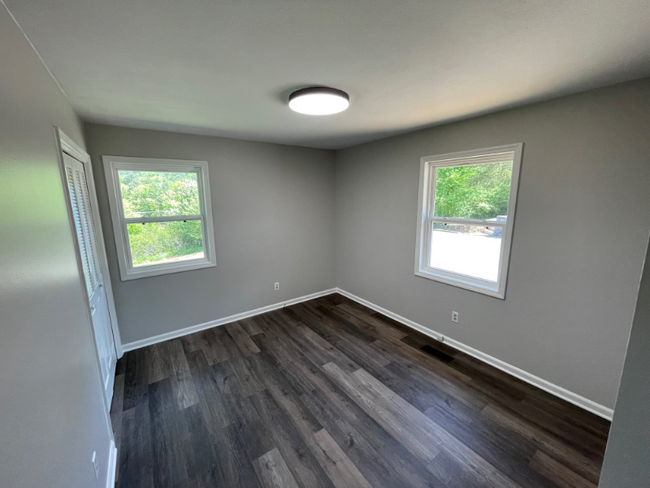 Foto del edificio - 12411 Cantrell Rd