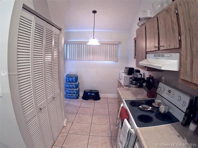 Building Photo - 1700 NW 73rd Ave
