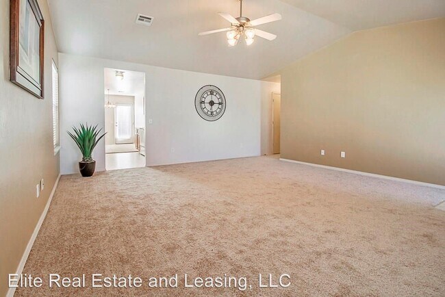 Foto del edificio - 4 br, 2 bath House - 15512 CAMELLIA ROAD