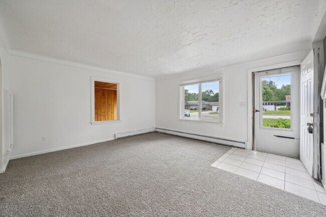 Building Photo - $1,600./month - 3 Bed 1 Bath
