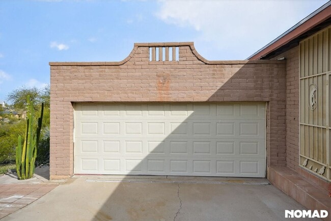 Building Photo - 4600 N Camino De Oeste