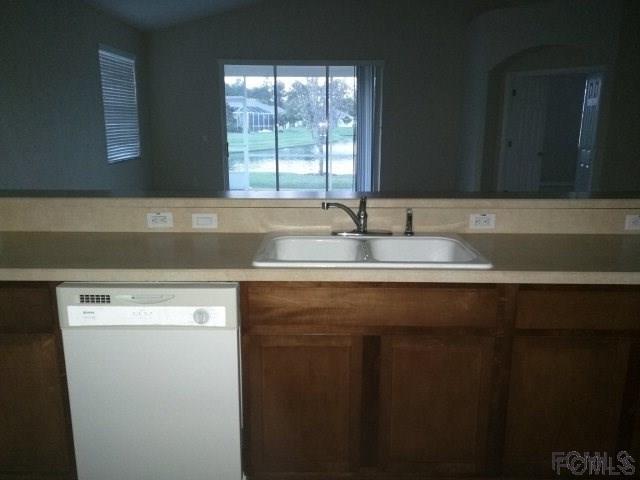 Building Photo - 121 Raintree Cir