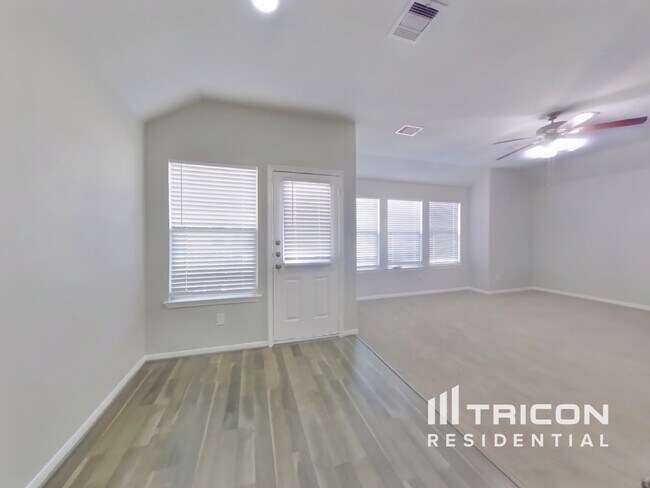Foto del edificio - 17103 Amarose Dr