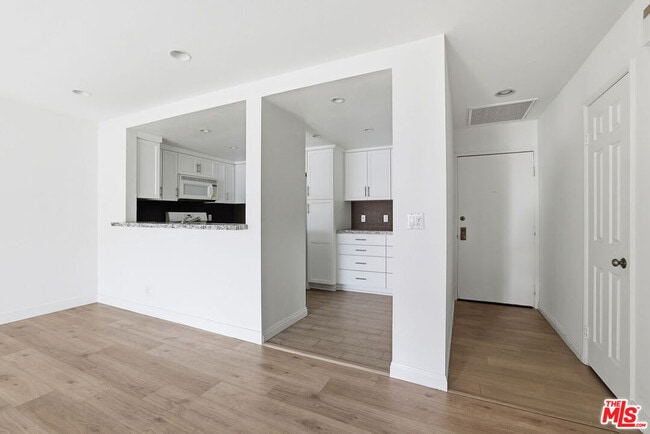 Building Photo - 21650 Burbank Blvd
