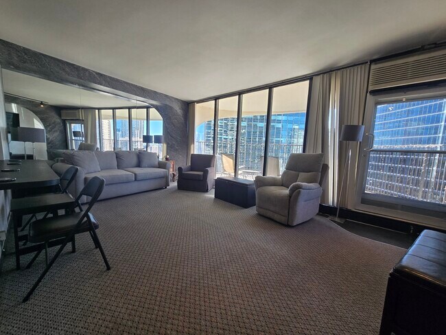 Foto del edificio - 300 N State St