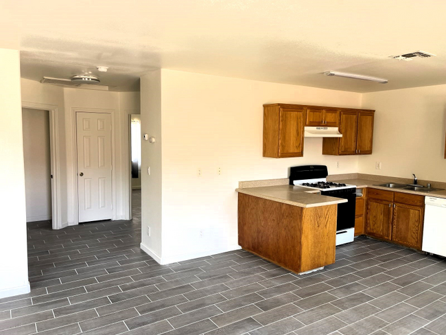 Building Photo - 6686 Palo Verde Ave