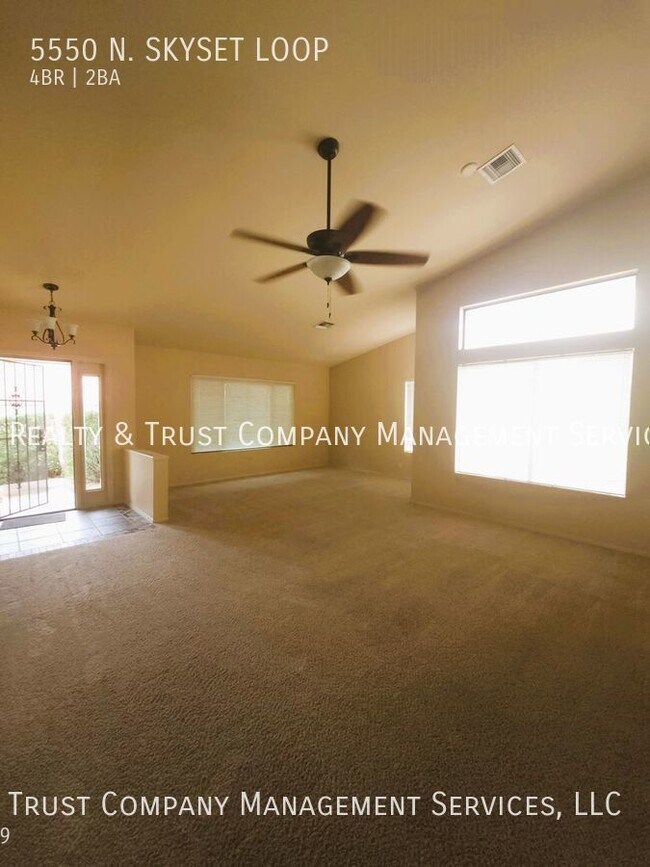 Building Photo - Elegant 4 bedroom 2 bath on the Northeast ...