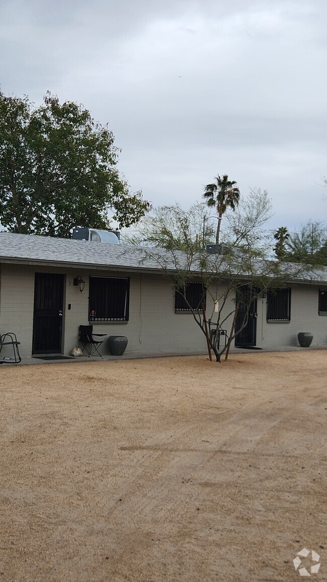 Building Photo - 1402 W Becker Ln