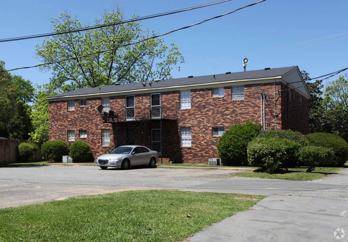 Building Photo - Country Club Apartments