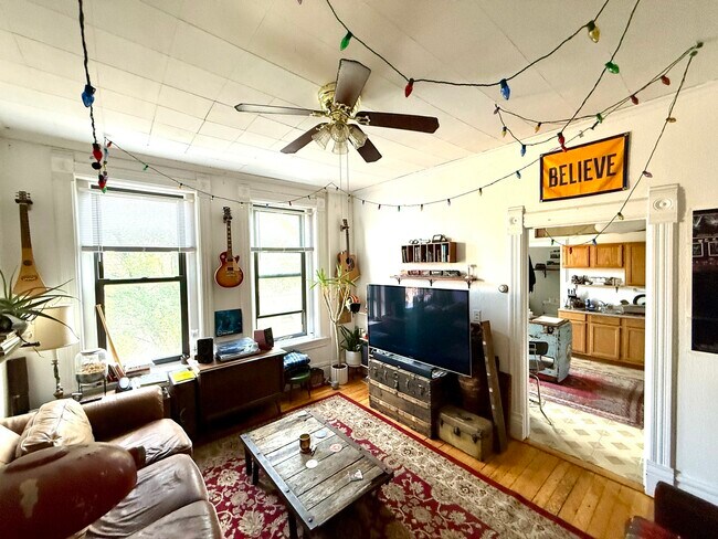 Foto del edificio - 1049 N Marshfield Ave