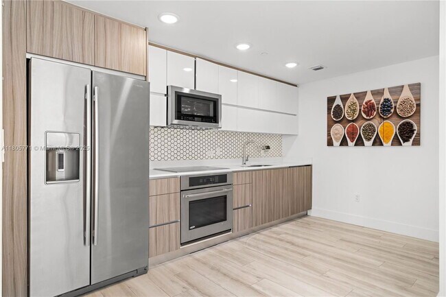 Foto del edificio - 600 NE 27th St