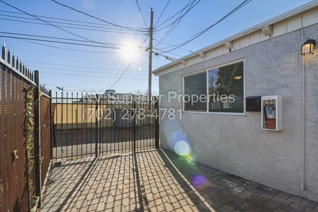 Building Photo - 1301 E Ogden Ave