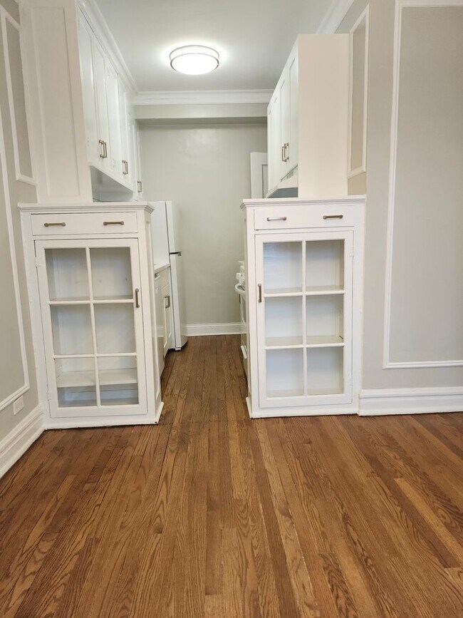 Foto del edificio - Edgewater Studio with Heat and Cooking Gas Included ~ No Security Deposit ~ Cat Friendly