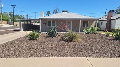 Building Photo - 1748 W Glenrosa Ave
