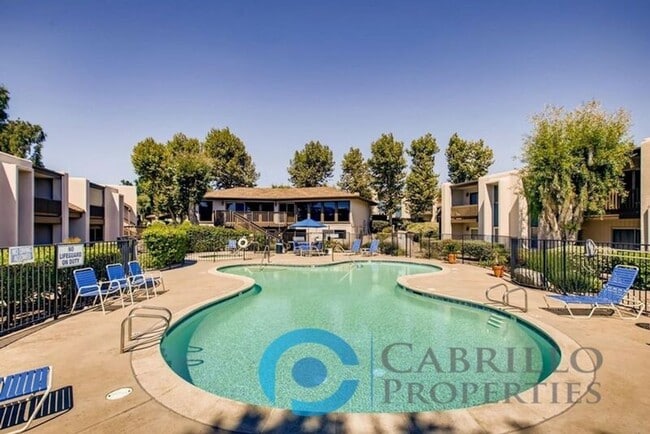 Foto del edificio - 5350 Baltimore Dr