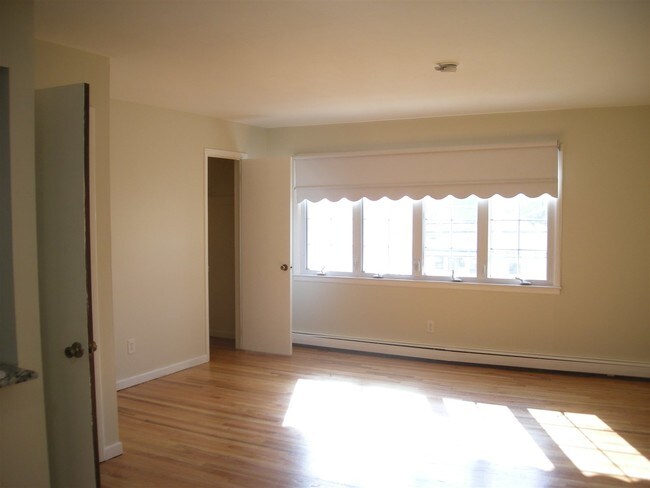 Building Photo - 573 Avenue A