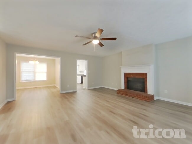 Building Photo - 262 Maplelake Dr