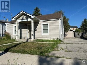 Building Photo - 15 E 33rd St
