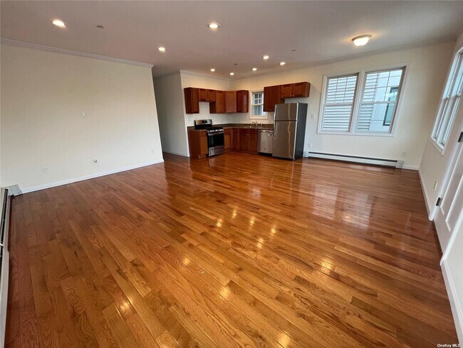 Building Photo - 33 Wisconsin St