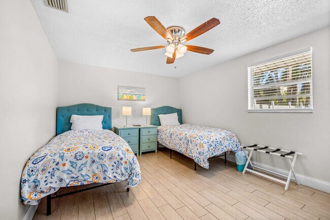 Foto del edificio - 208 Peacock Ln