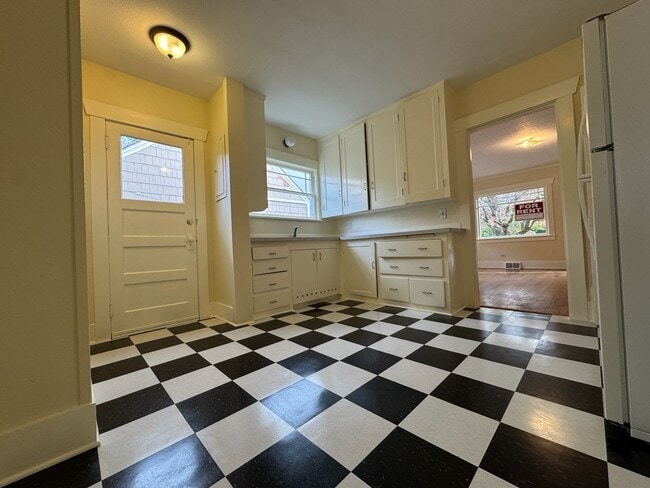 Building Photo - 205 NE Bryant St