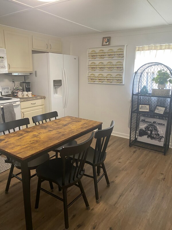 Building Photo - 805 1st St NE