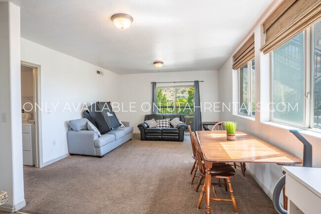 Foto del edificio - 898 E 700 N