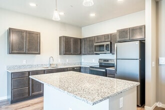 1BR, 1BA - 689SF - Kitchen - The Crest Luxury Apartments