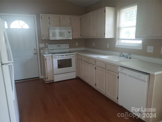 Building Photo - 2227 Olde Chantilly Ct