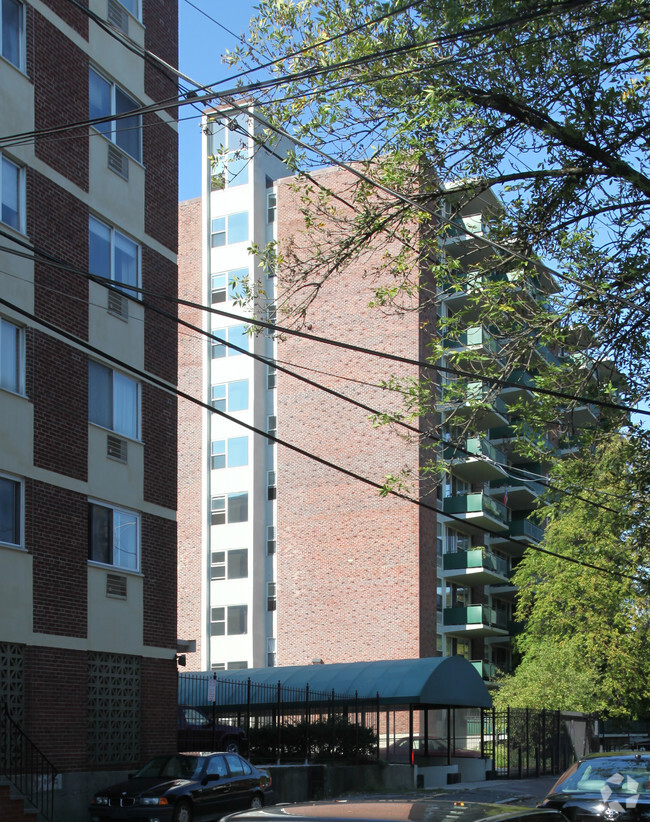 Building Photo - Harvard Towers