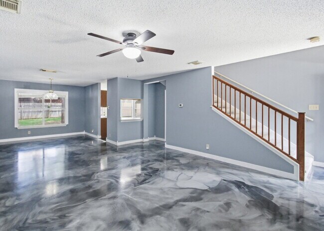 Foto del edificio - "Charming 3-Bed in Schertz with Spacious 2246 Sq Ft Layout!"